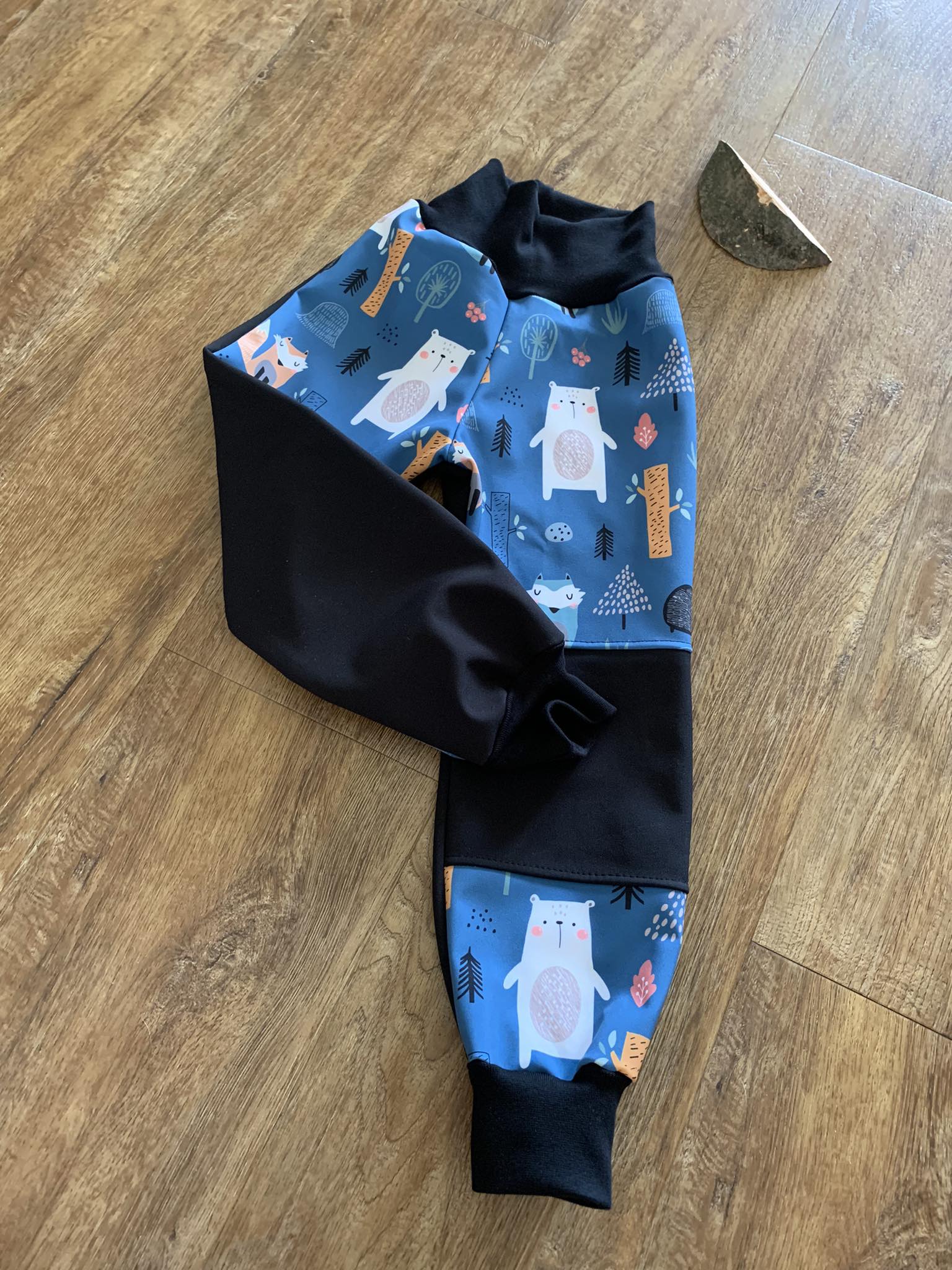 ZIMNÍ SOFTSHELLOVÉ KALHOTY PETROL FOREST BLACK